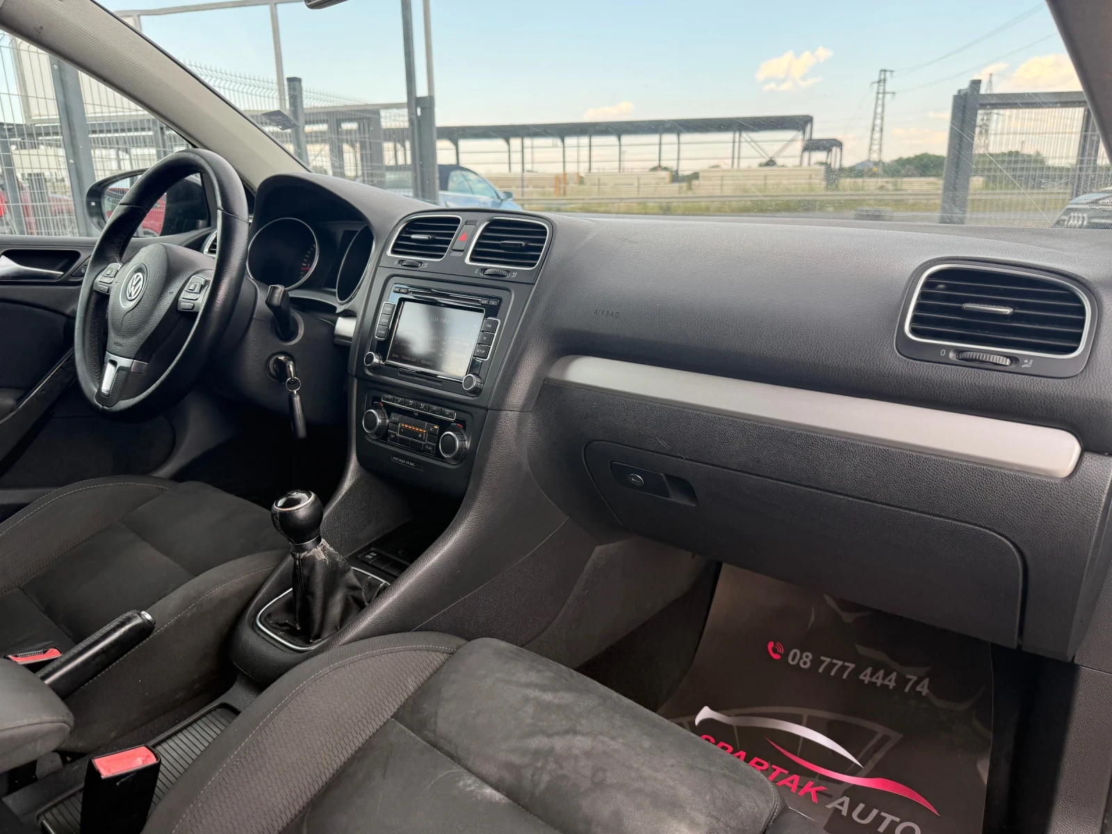 VW Golf 1.6D* 2011г* Ръчка* 4.5/100* ТОП СЪСТОЯНИЕ* , снимка 13 - Автомобили и джипове - 55079141