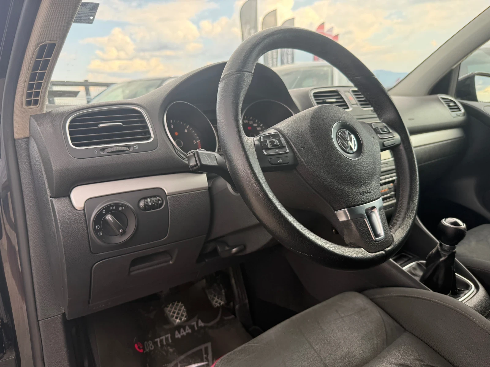 VW Golf 1.6D* 2011г* Ръчка* 4.5/100* ТОП СЪСТОЯНИЕ* , снимка 8 - Автомобили и джипове - 55079141