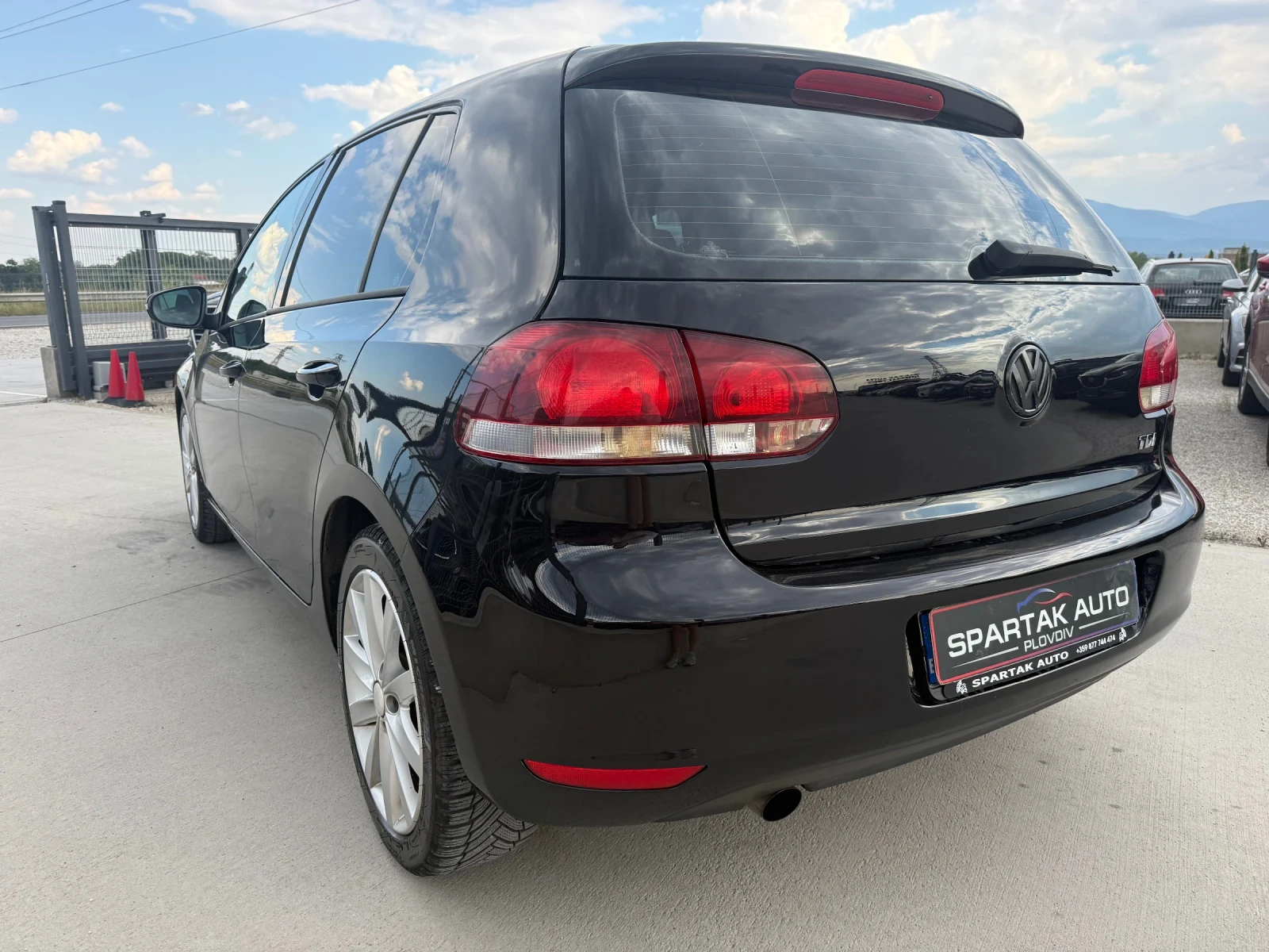 VW Golf 1.6D* 2011г* Ръчка* 4.5/100* ТОП СЪСТОЯНИЕ* , снимка 6 - Автомобили и джипове - 55079141