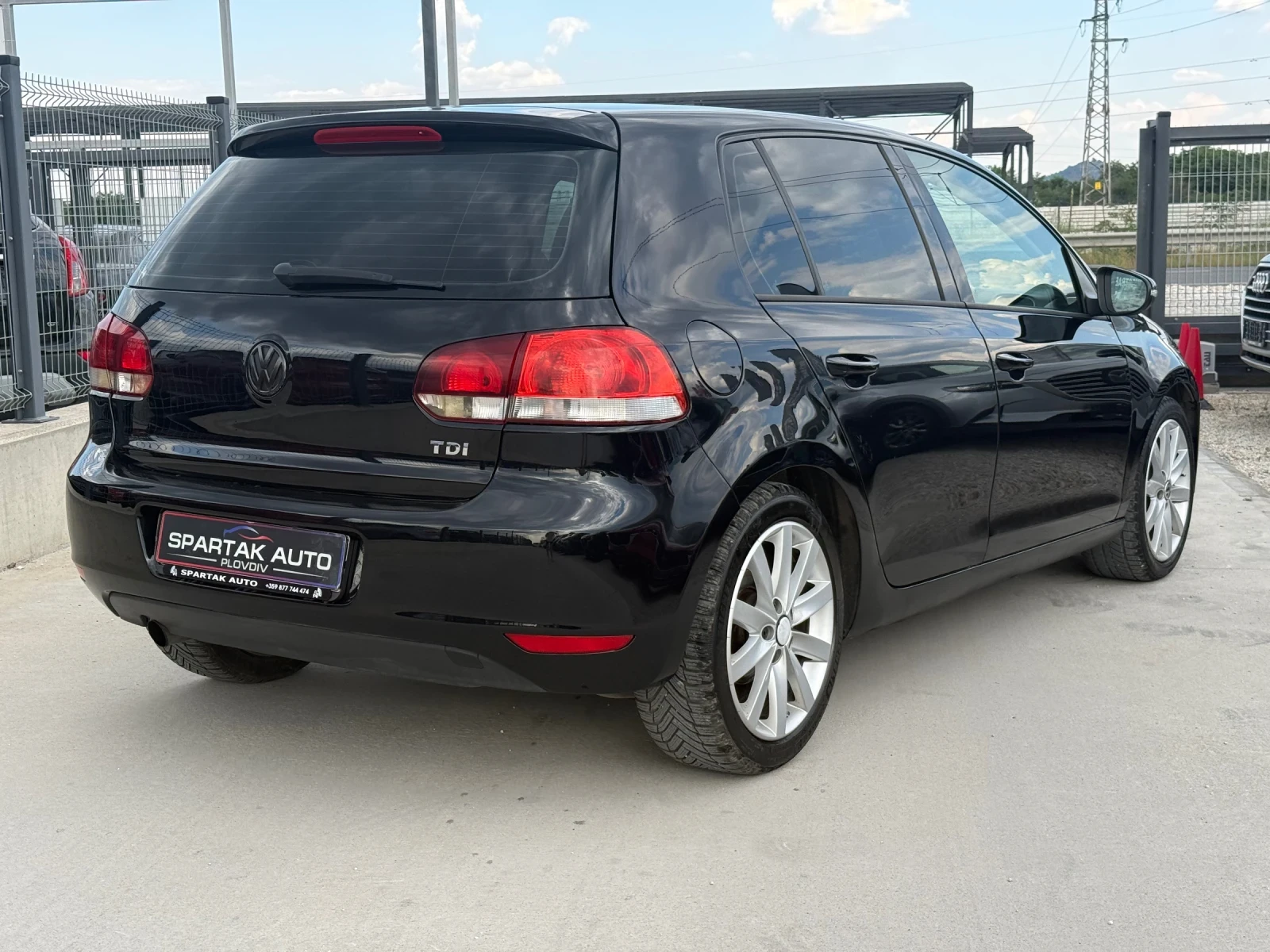 VW Golf 1.6D* 2011г* Ръчка* 4.5/100* ТОП СЪСТОЯНИЕ* , снимка 4 - Автомобили и джипове - 55079141