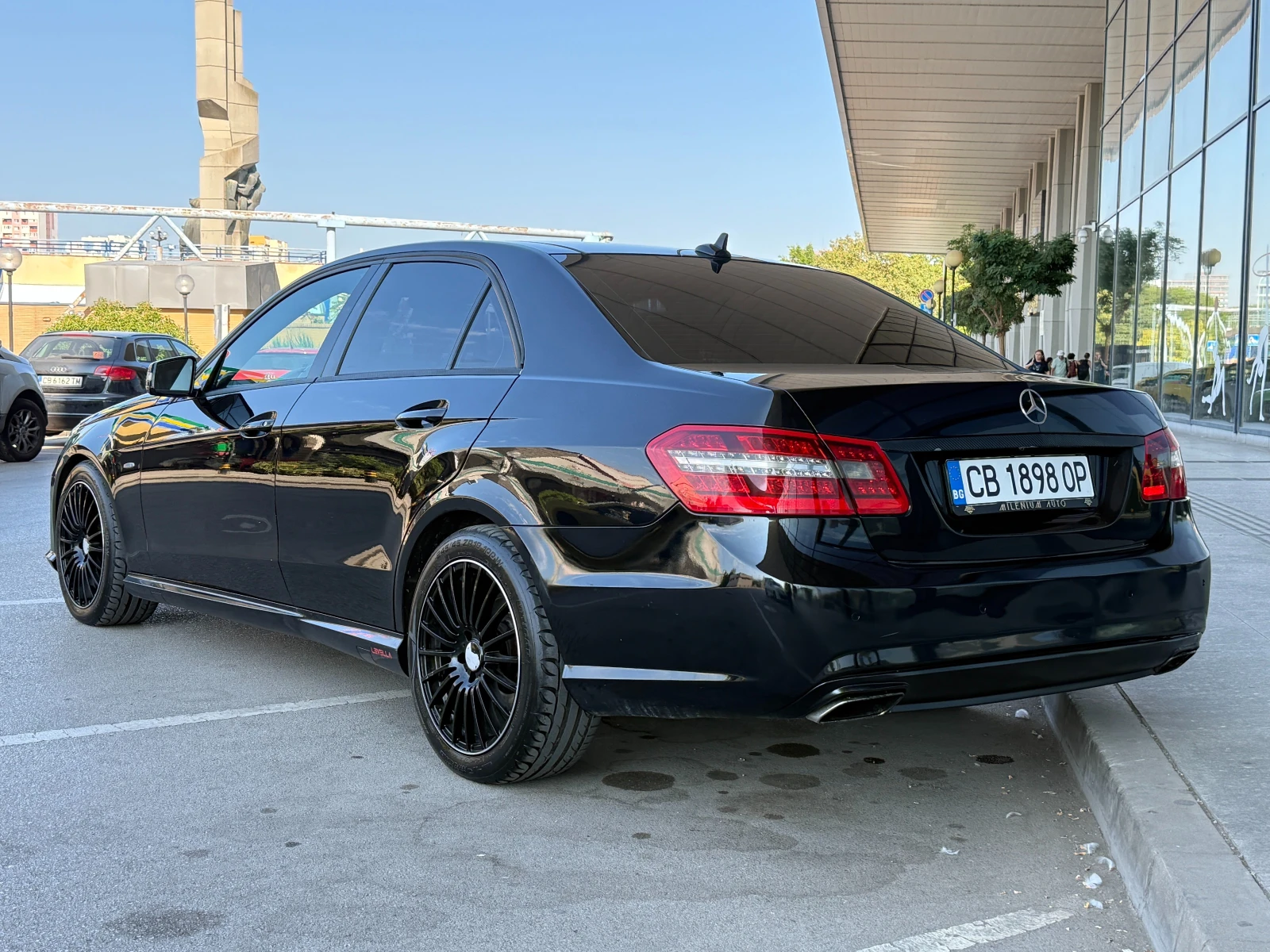 Mercedes-Benz E 350 CDI 6 МЕСЕЦА ГАРАНЦИЯ/231к.с. 4 Matic AMG Pack, снимка 3 - Автомобили и джипове - 55660582