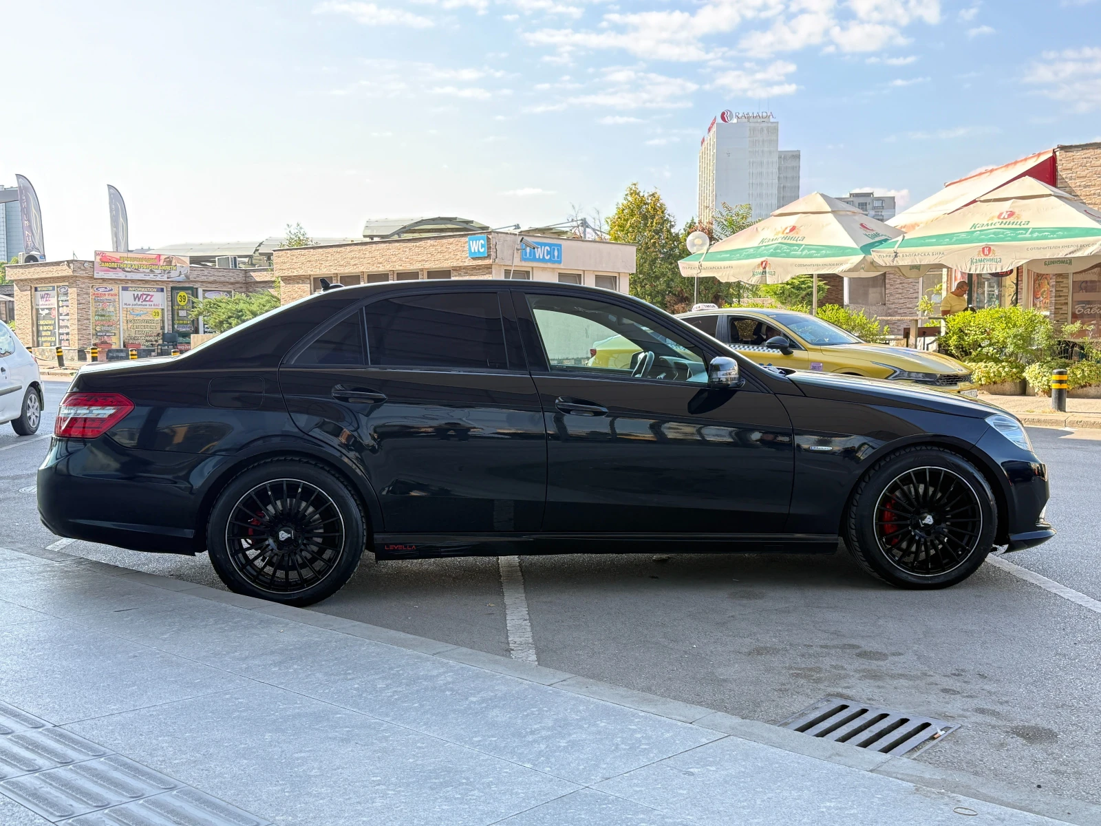 Mercedes-Benz E 350 CDI 6 МЕСЕЦА ГАРАНЦИЯ/231к.с. 4 Matic AMG Pack, снимка 5 - Автомобили и джипове - 55660582