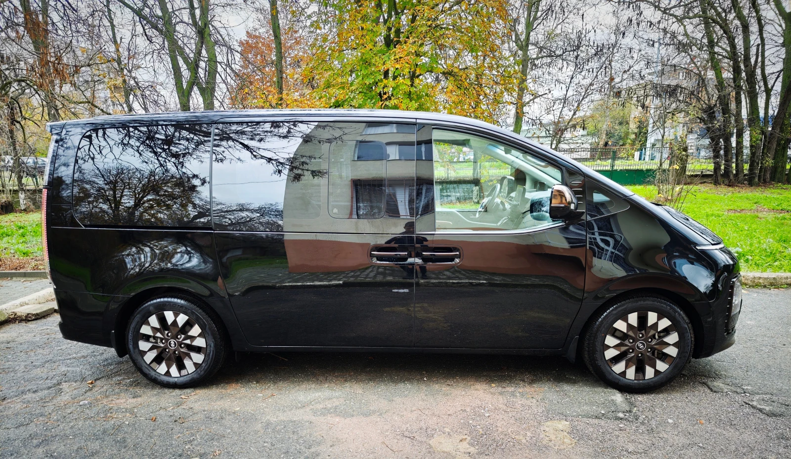 Hyundai Staria 2.2 4x4  - HITRAC 8+ 1 | Mobile.bg � ����������� 3