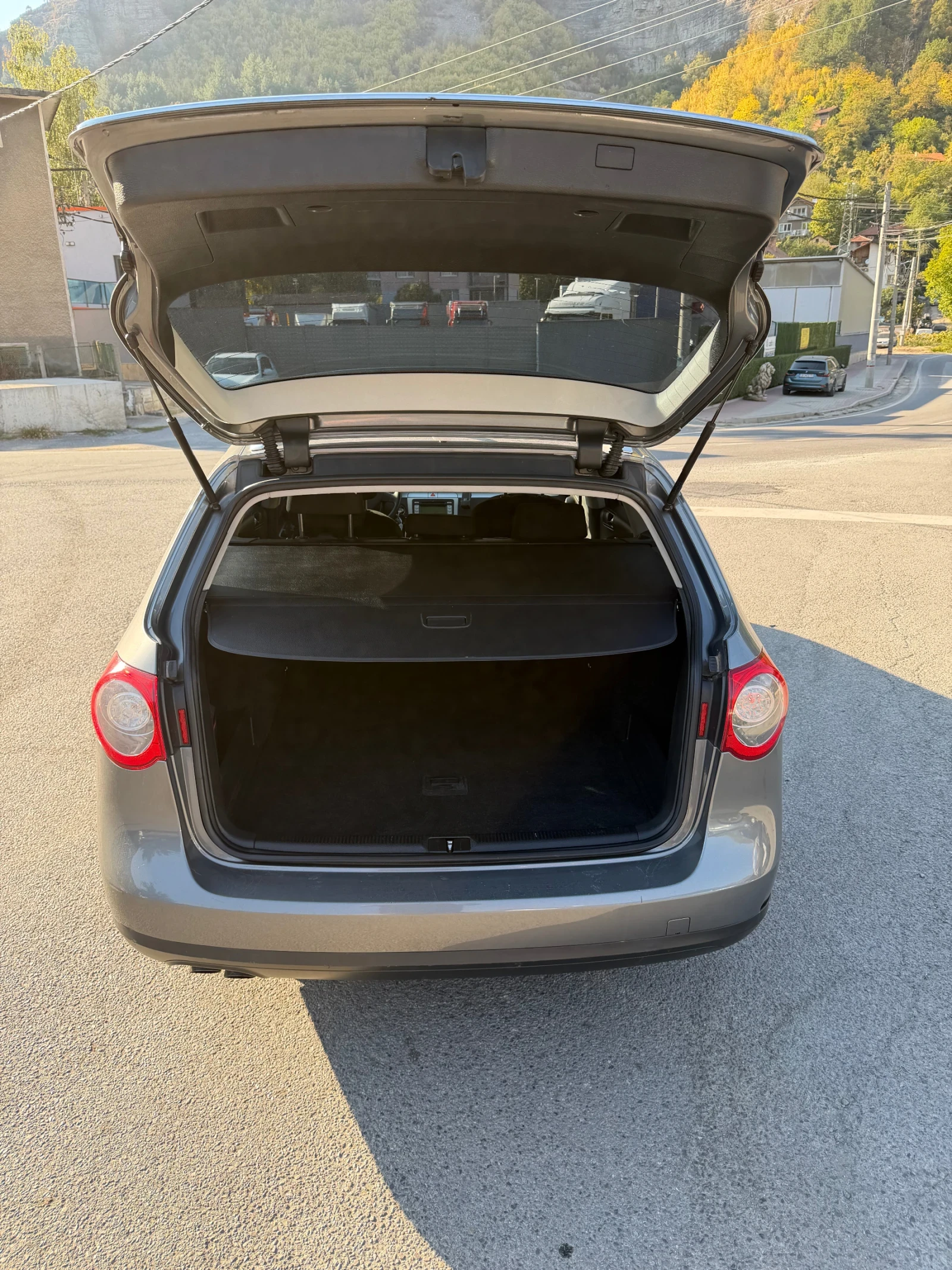 VW Passat 2.0TDI, снимка 11 - Автомобили и джипове - 56510037