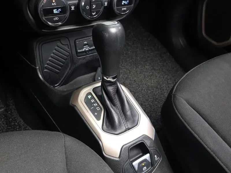 Jeep Renegade 2.4 LONGITUDE, снимка 9 - Автомобили и джипове - 55705463