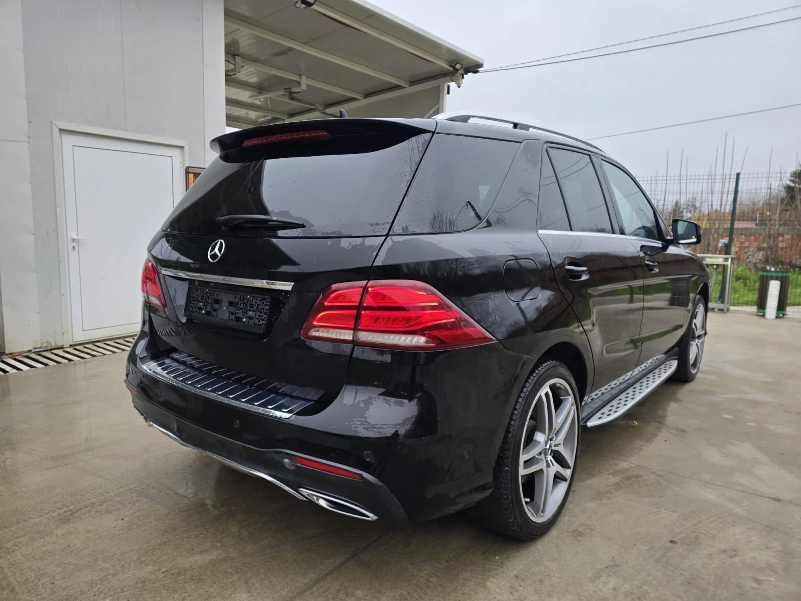 Mercedes-Benz GLE 350 4MATIC - AMG - 258к.с. - изображение 4