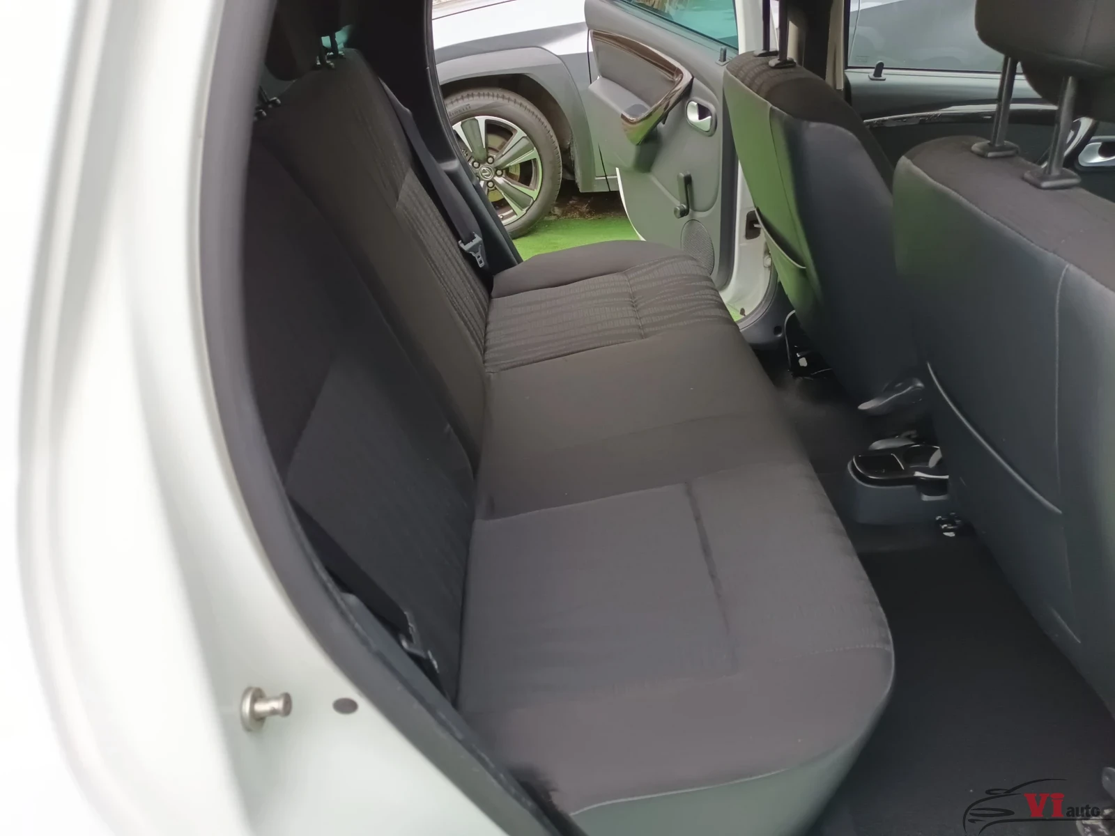 Dacia Duster 1.5dci/6ск., снимка 15 - Автомобили и джипове - 53943839