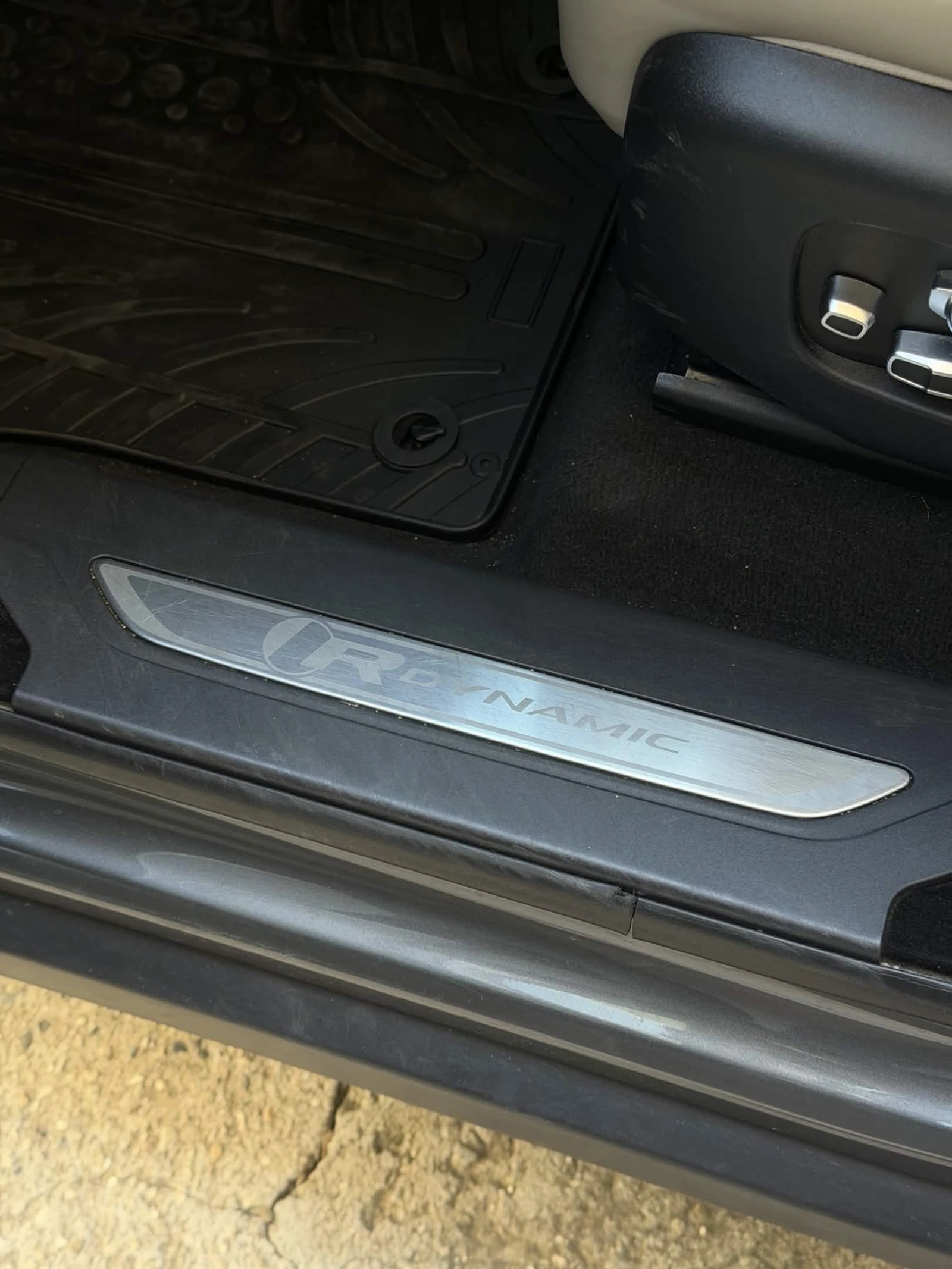 Land Rover Range Rover Velar, снимка 10 - Автомобили и джипове - 54140288