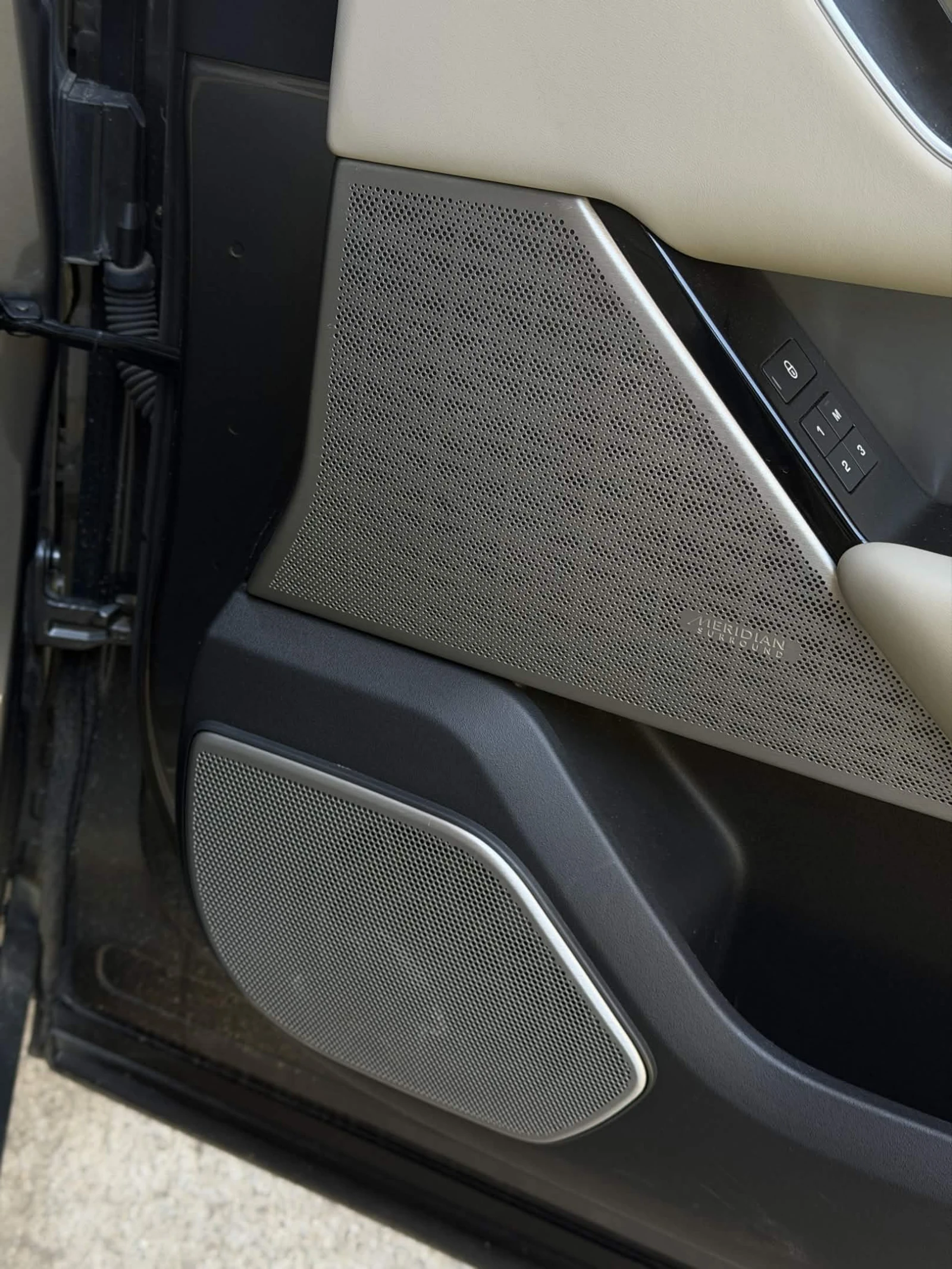 Land Rover Range Rover Velar, снимка 7 - Автомобили и джипове - 54140288