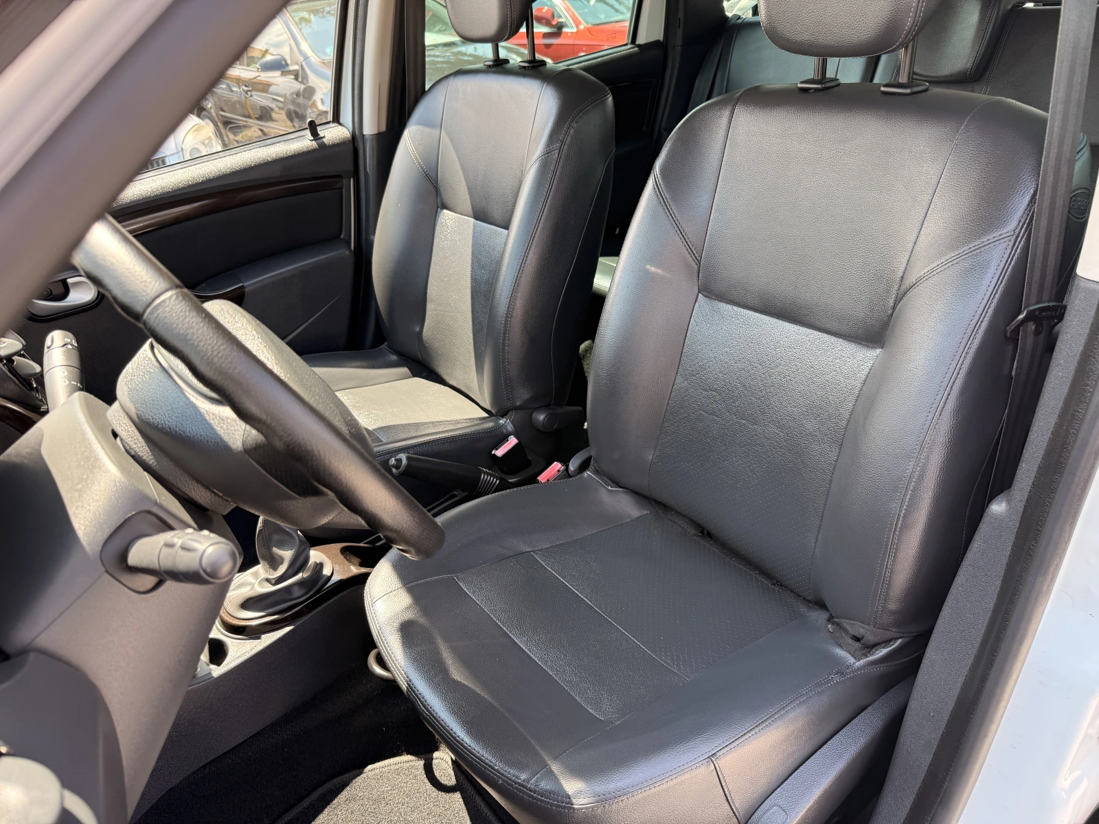 Dacia Duster 1.6i 4x4;Кожен Салон;TUV;Germany, снимка 10 - Автомобили и джипове - 55327854