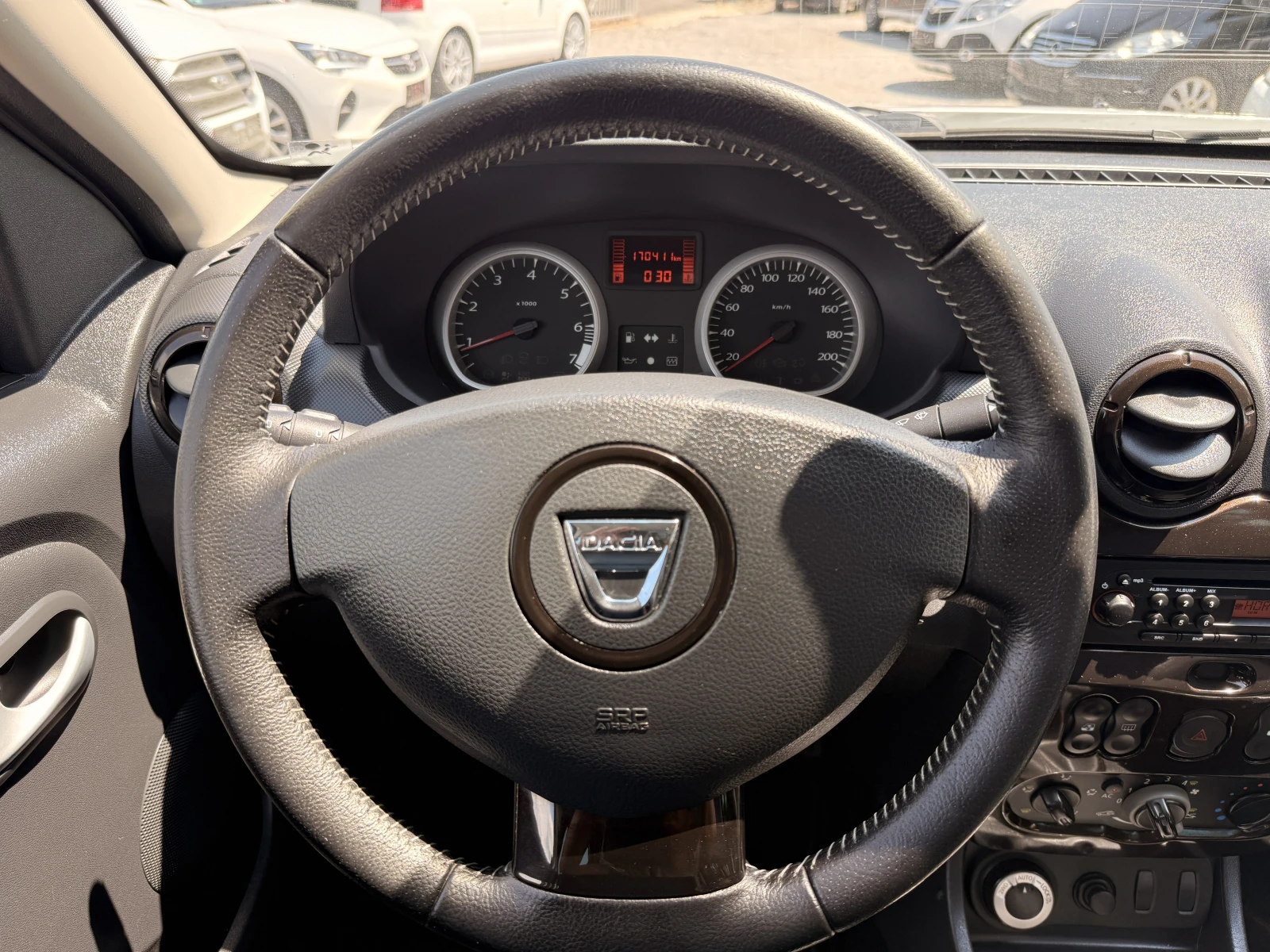 Dacia Duster 1.6i 4x4;Кожен Салон;TUV;Germany, снимка 12 - Автомобили и джипове - 55327854
