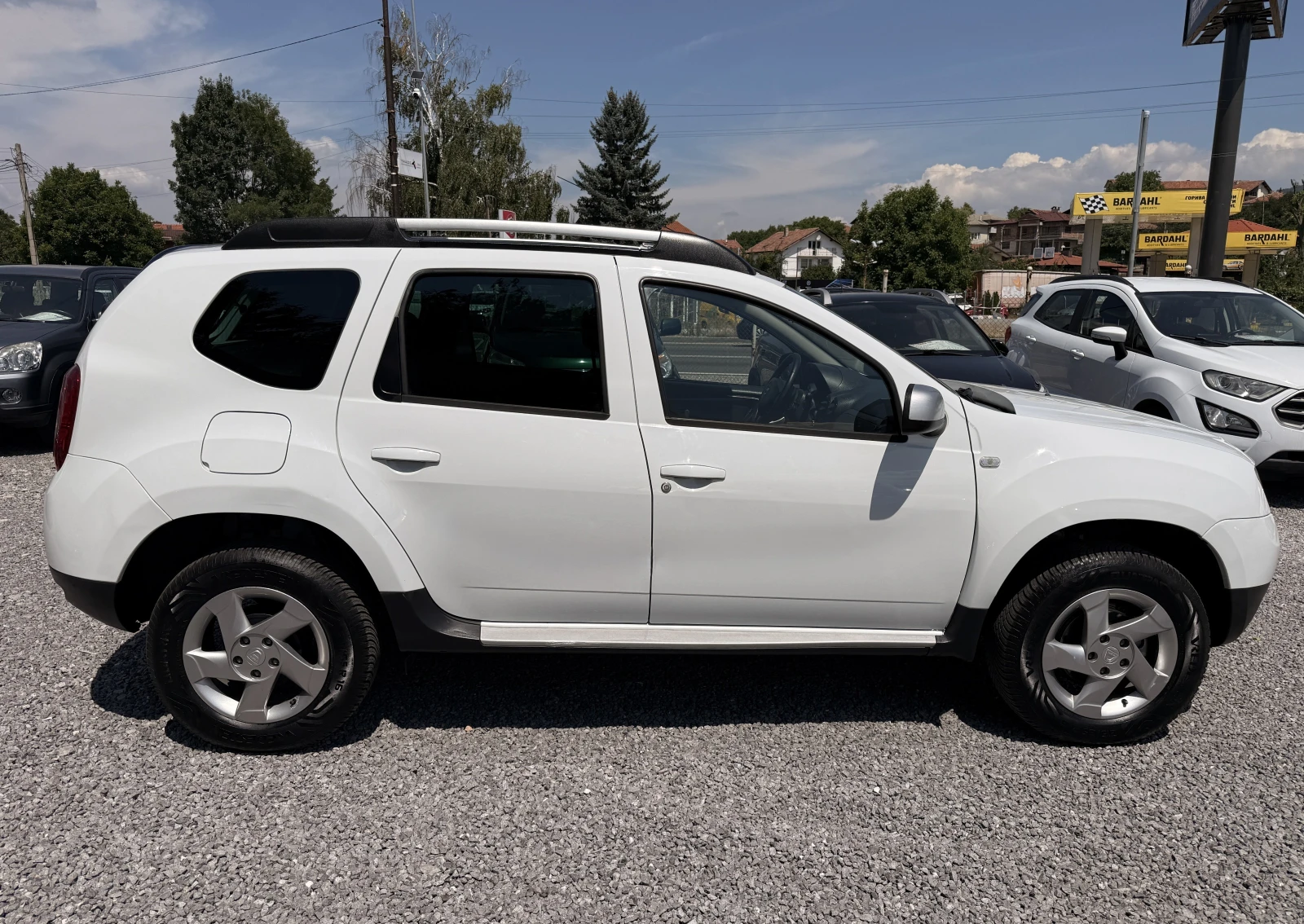 Dacia Duster 1.6i 4x4;Кожен Салон;TUV;Germany, снимка 4 - Автомобили и джипове - 55327854