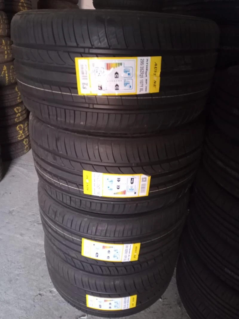 Гуми Летни 295/35R21, снимка 2 - Гуми и джанти - 45649459