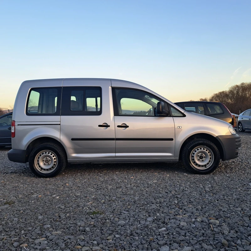 VW Caddy 1.6 LIFE , снимка 4 - Автомобили и джипове - 48245892