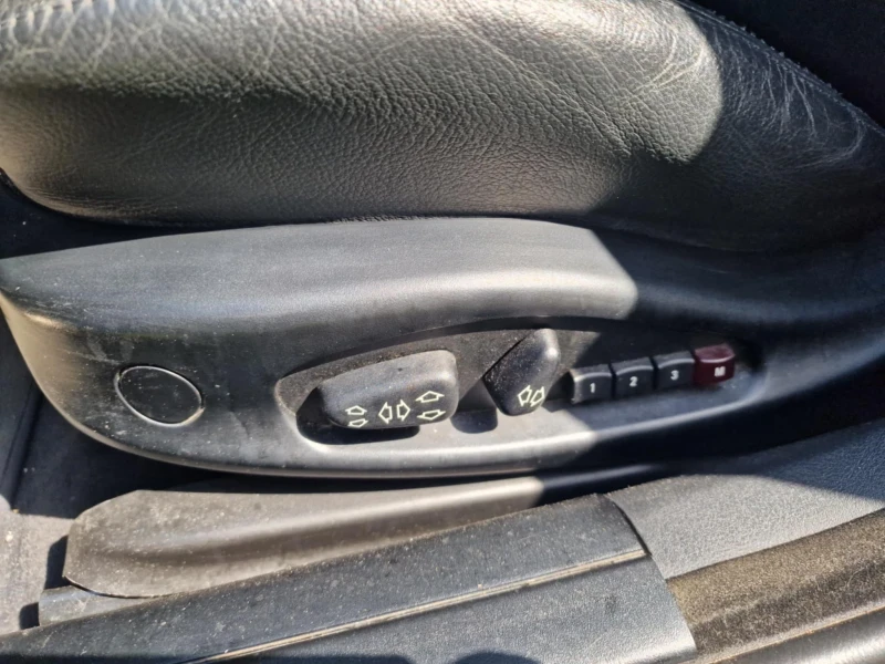 BMW 330 I, газ , снимка 11 - Автомобили и джипове - 52064186