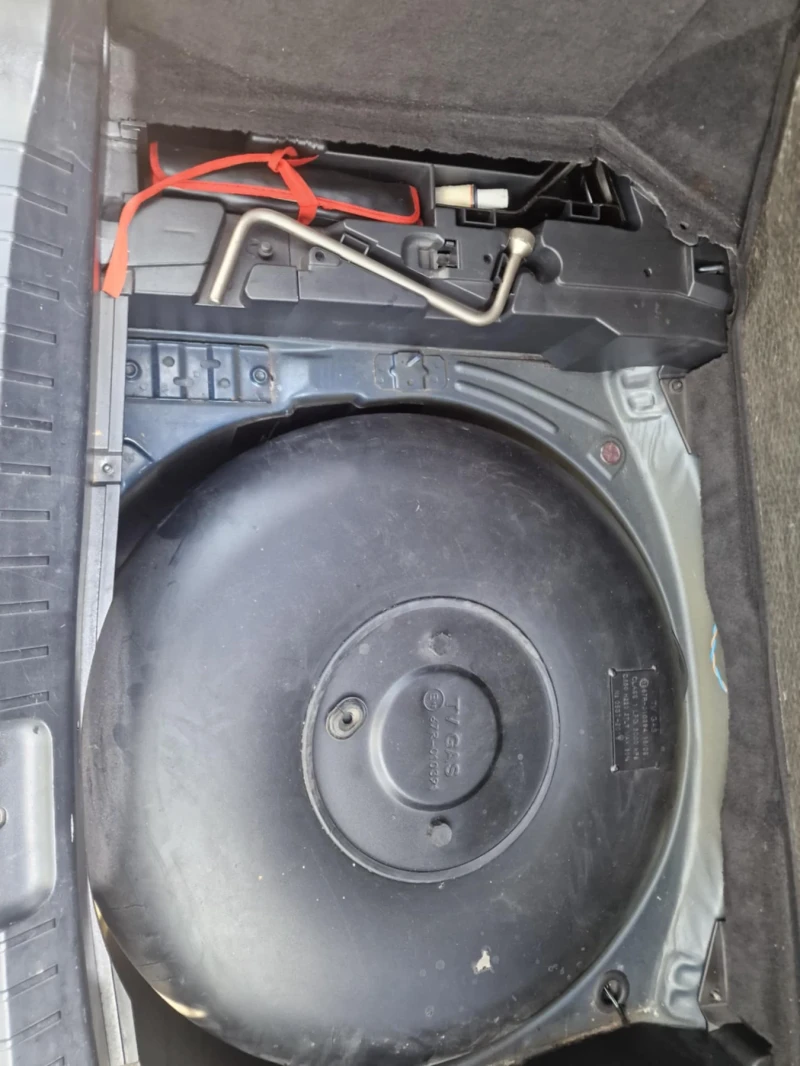 BMW 330 I, газ , снимка 14 - Автомобили и джипове - 52064186