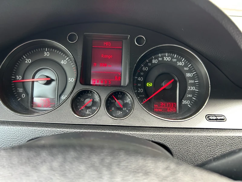 VW Passat, снимка 16 - Автомобили и джипове - 52633418