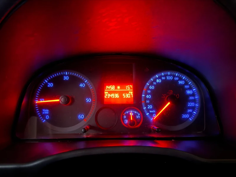 VW Caddy, снимка 10 - Автомобили и джипове - 53373115