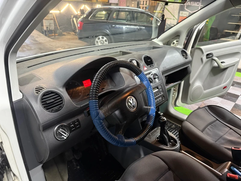 VW Caddy, снимка 5 - Автомобили и джипове - 53373115