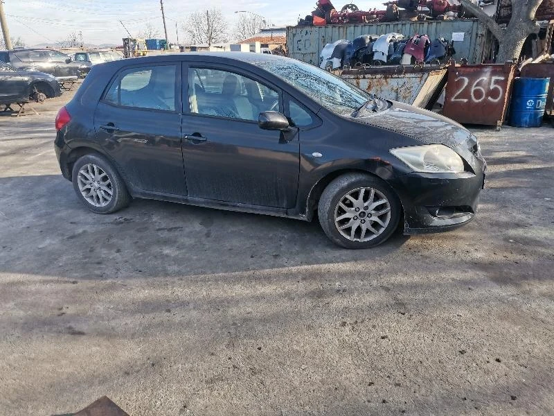 Toyota Auris 2.0 D4D, снимка 2 - Автомобили и джипове - 39858169