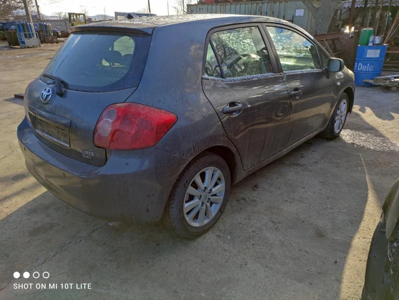 Toyota Auris 2.0 D4D, снимка 11 - Автомобили и джипове - 39858169