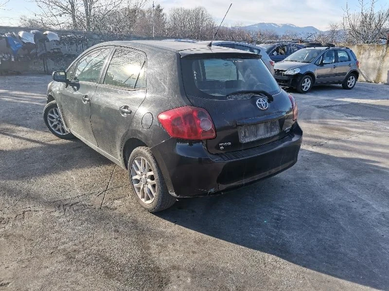 Toyota Auris 2.0 D4D, снимка 4 - Автомобили и джипове - 39858169