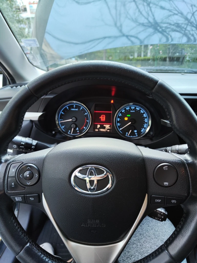 Toyota Corolla  1.6 Automatic Купена от Toyota BG, снимка 5 - Автомобили и джипове - 53968803