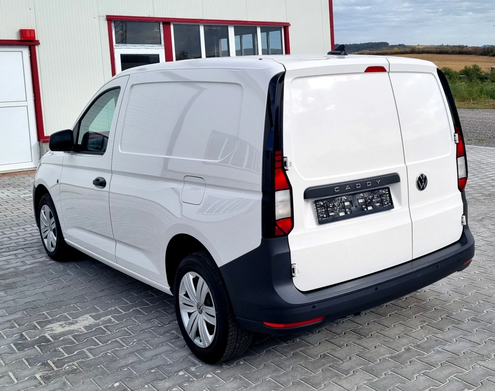 VW Caddy 2.0tdi  CARGO A/Т - изображение 6