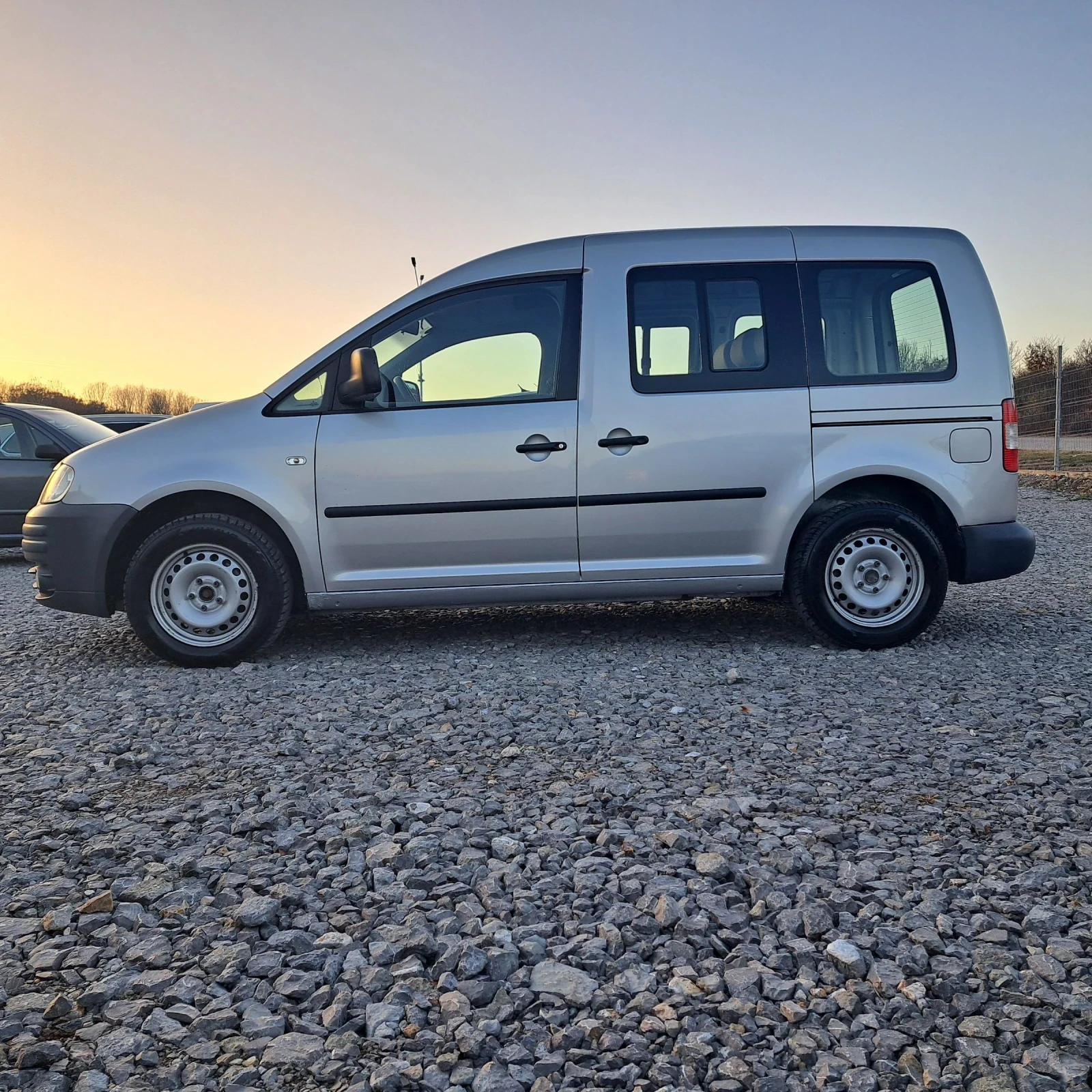 VW Caddy 1.6 LIFE  - изображение 5