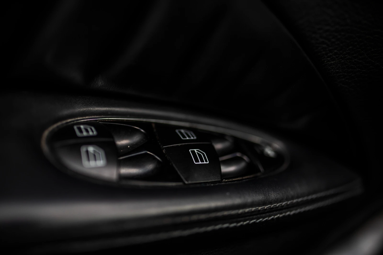 Mercedes-Benz E 500 5.0 - изображение 3