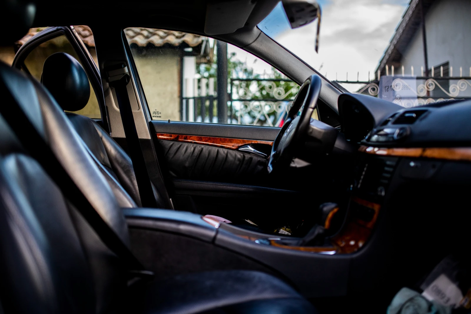 Mercedes-Benz E 500 5.0 - изображение 9