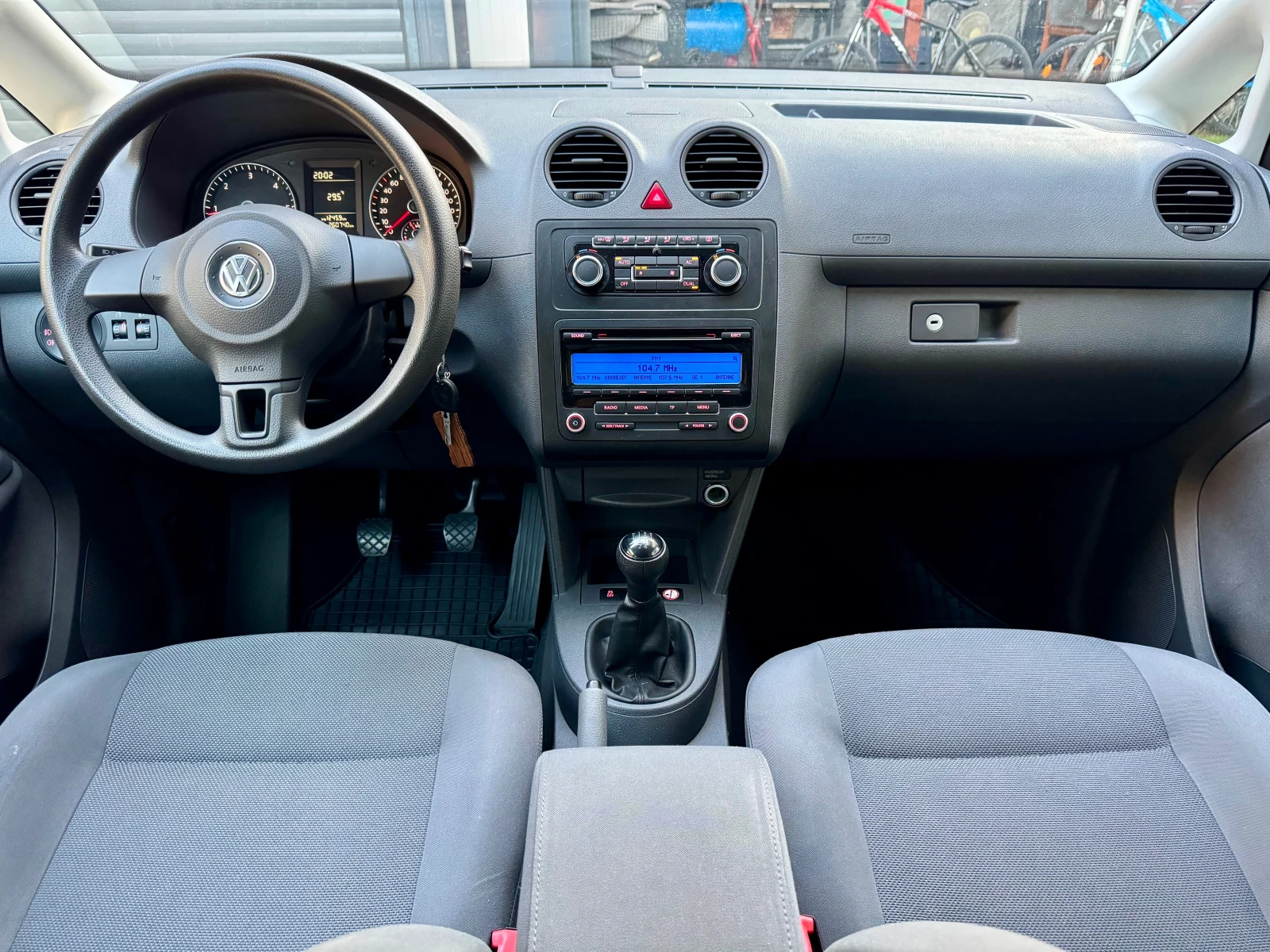 VW Caddy 1.6TDi-Maxi 7м. - изображение 9