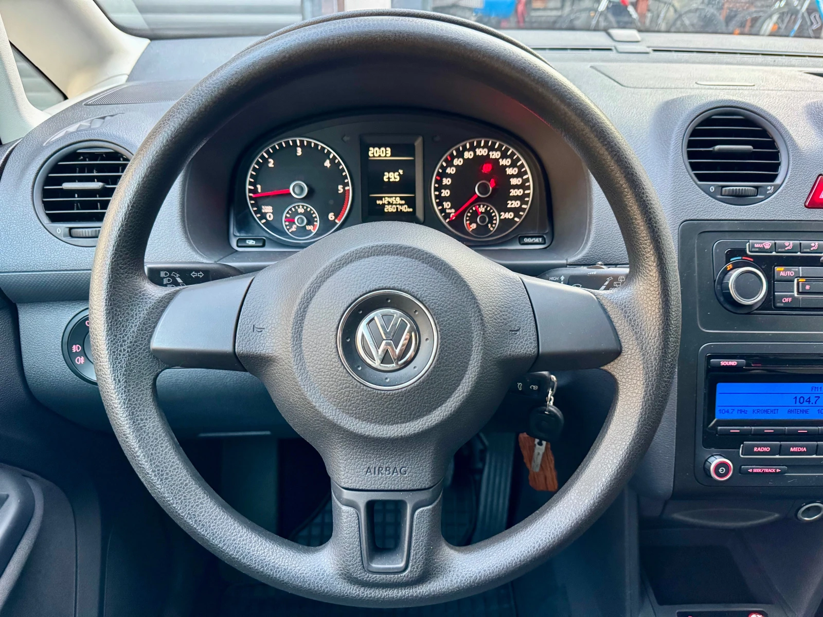 VW Caddy 1.6TDi-Maxi 7м. - изображение 10
