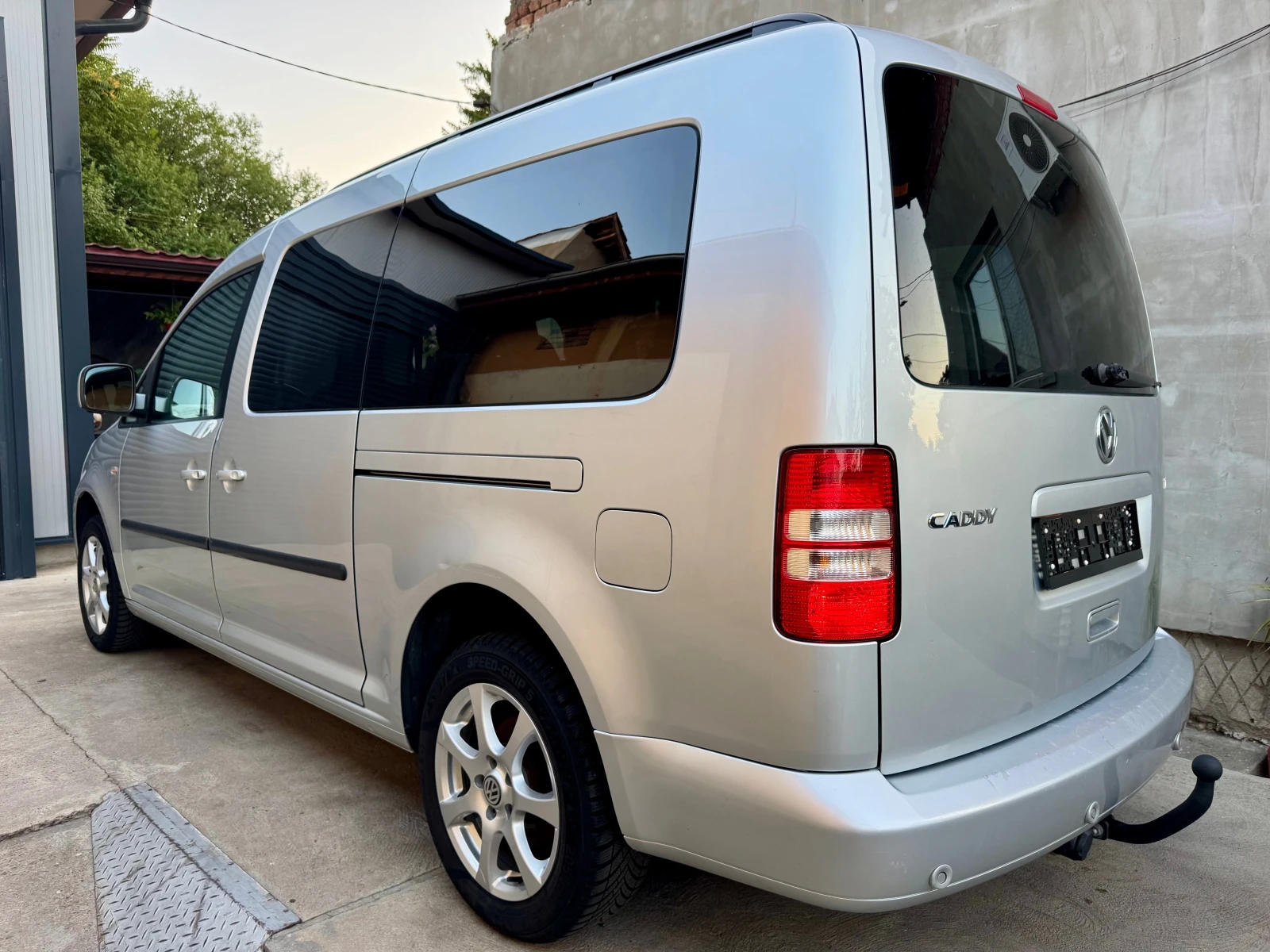 VW Caddy 1.6TDi-Maxi 7м. - изображение 4