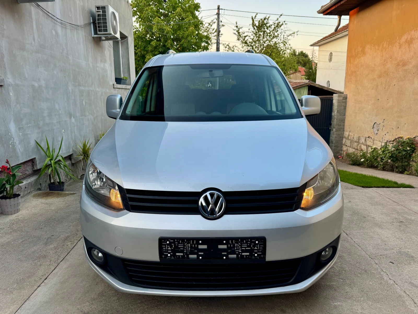 VW Caddy 1.6TDi-Maxi 7м. - изображение 5