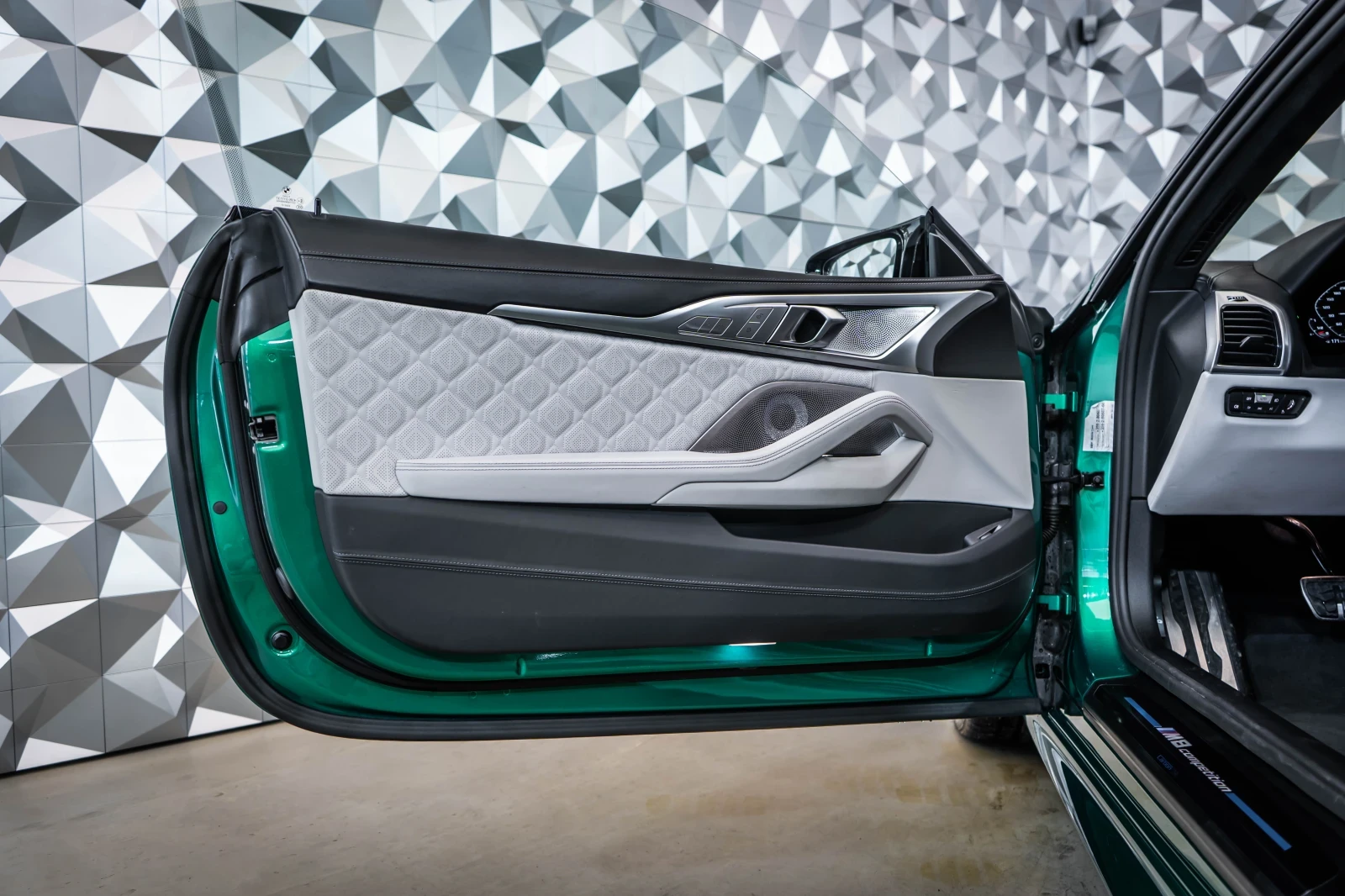 BMW M8 Competition* Bowers and Wilkins* Лизинг* Ceramic - изображение 7