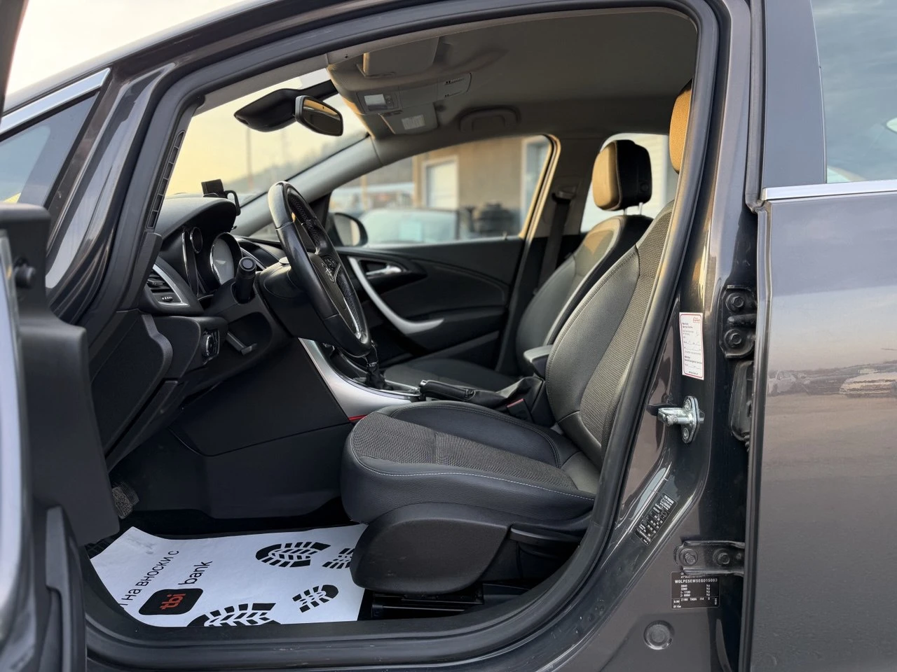 Opel Astra 1.7CDTI SEDAN, снимка 9 - Автомобили и джипове - 53880627