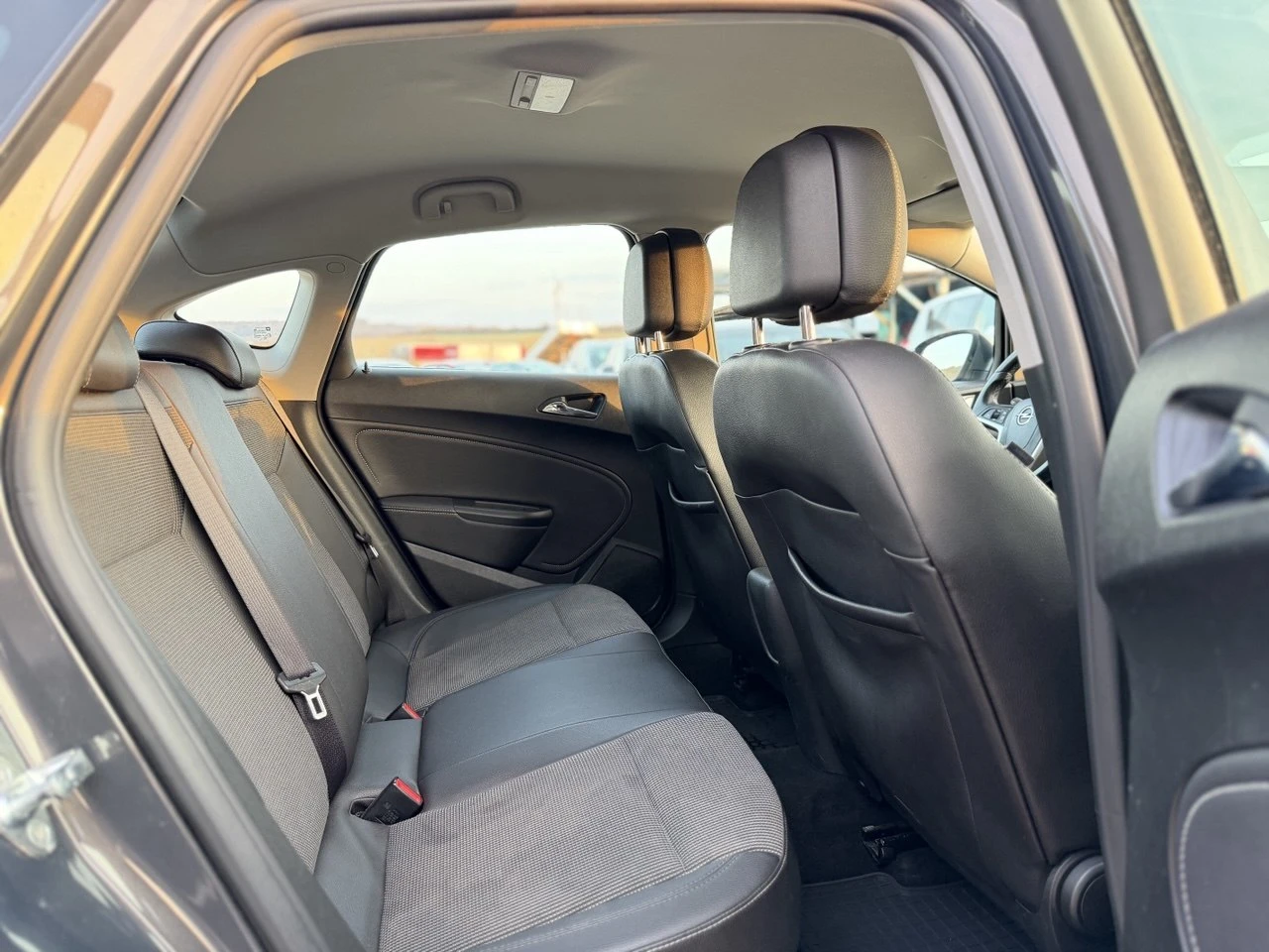 Opel Astra 1.7CDTI SEDAN, снимка 12 - Автомобили и джипове - 53880627