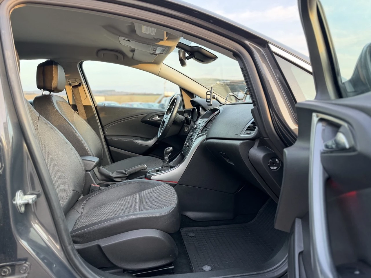 Opel Astra 1.7CDTI SEDAN, снимка 14 - Автомобили и джипове - 53880627