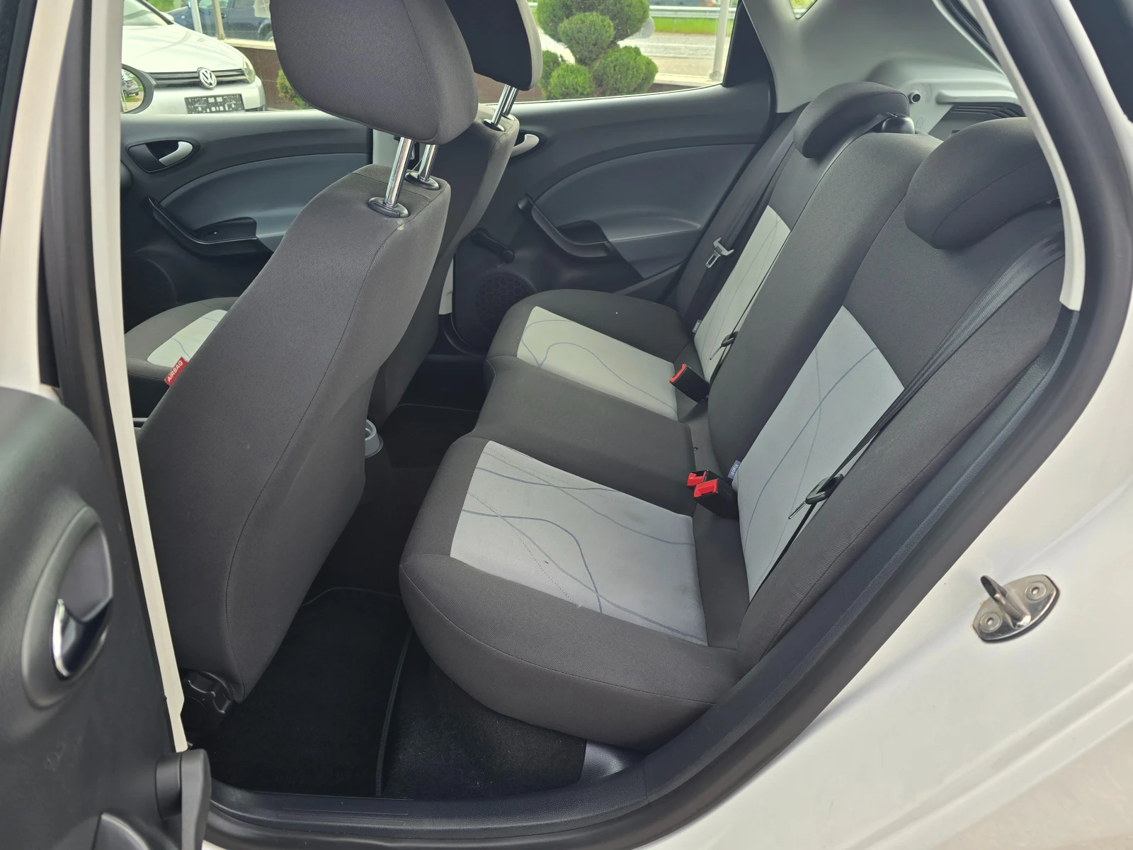 Seat Ibiza 1.2 БЕНЗИН ! ! РЕАЛНИ КИЛОМЕТРИ, снимка 14 - Автомобили и джипове - 54501347