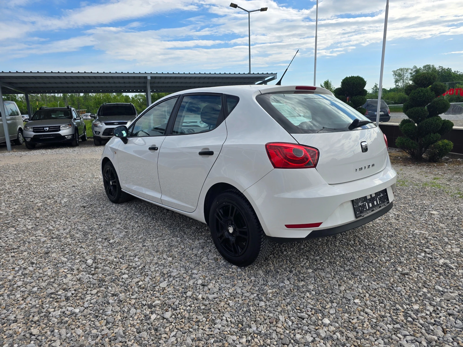 Seat Ibiza 1.2 БЕНЗИН ! ! РЕАЛНИ КИЛОМЕТРИ, снимка 3 - Автомобили и джипове - 54501347