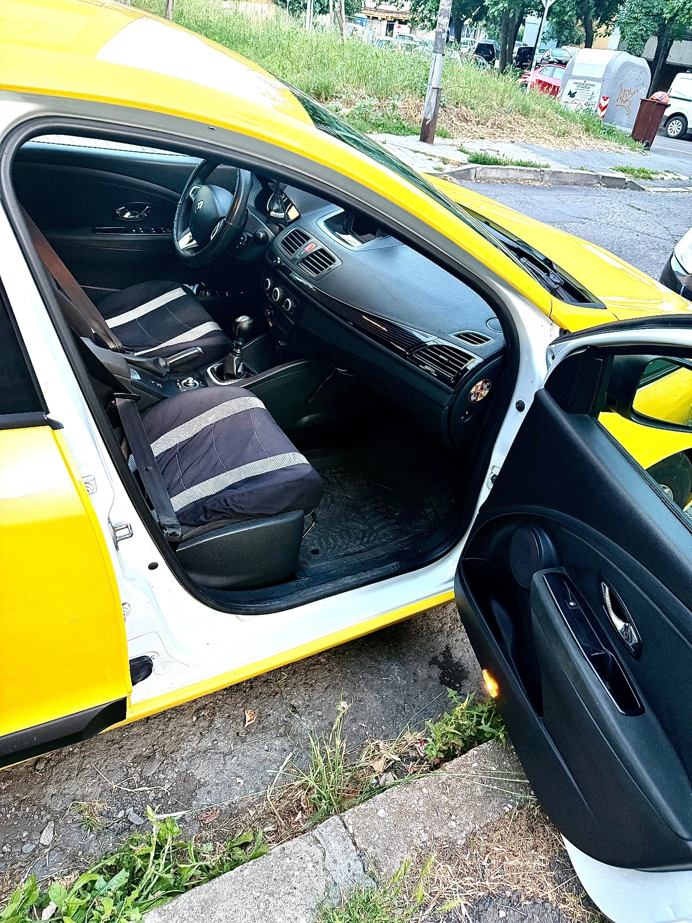 Renault Megane 1.5DCI, снимка 7 - Автомобили и джипове - 54874487