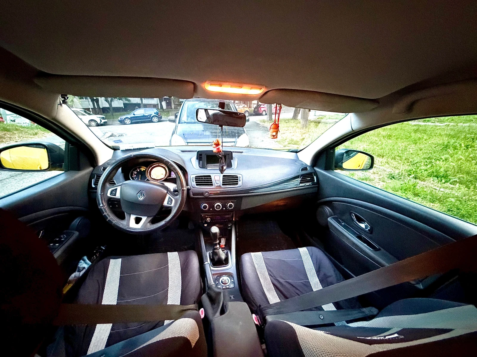 Renault Megane 1.5DCI, снимка 5 - Автомобили и джипове - 54874487