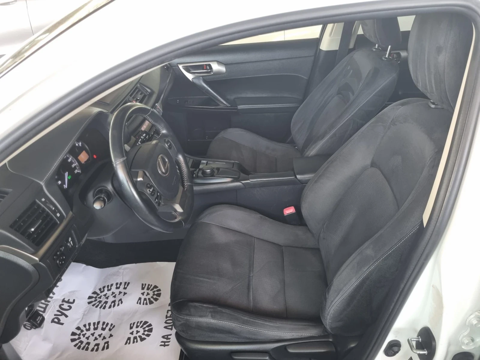 Lexus CT 200h, снимка 11 - Автомобили и джипове - 55750130