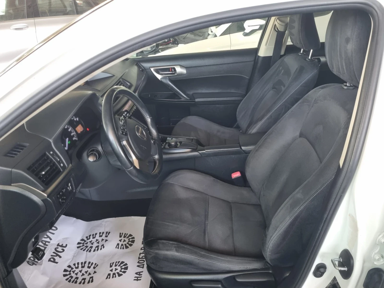 Lexus CT 200h, снимка 12 - Автомобили и джипове - 55750130