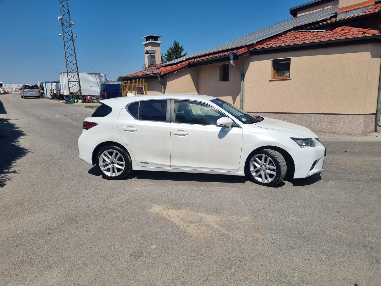 Lexus CT 200h, снимка 2 - Автомобили и джипове - 55750130