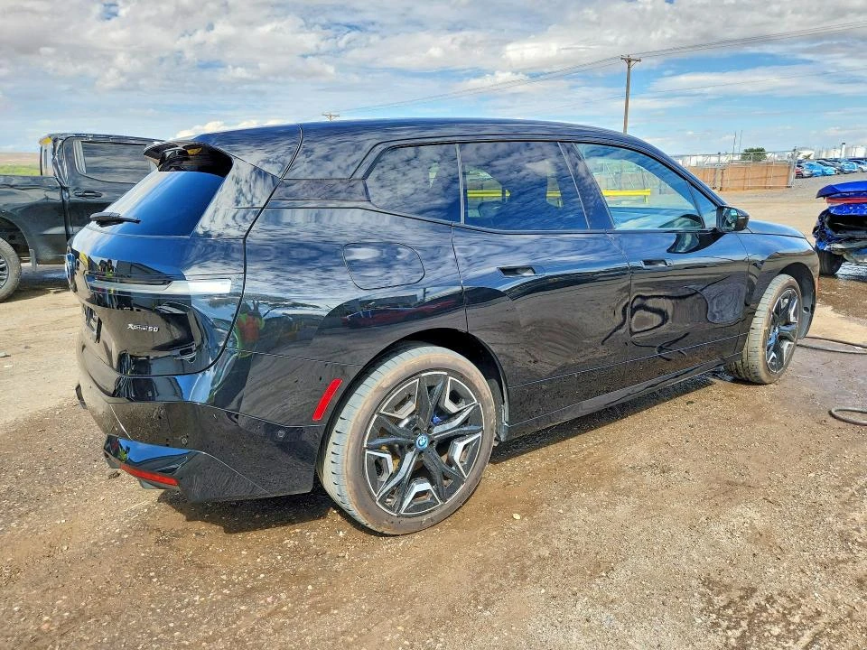 BMW iX xDrive50 | Driving Assistant Professional | HUD | , снимка 3 - Автомобили и джипове - 56213306