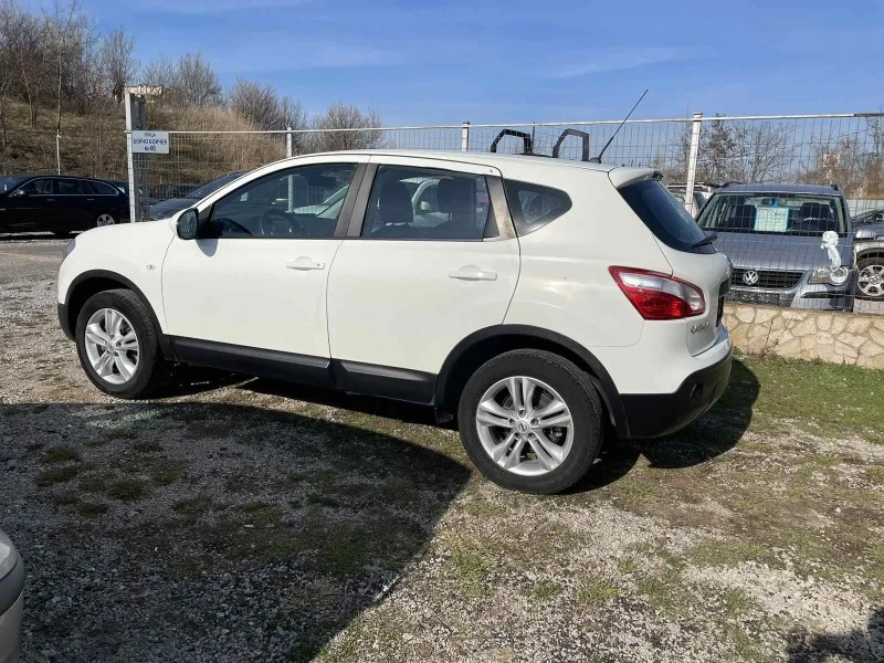 Nissan Qashqai 1.6i, снимка 4 - Автомобили и джипове - 39987935