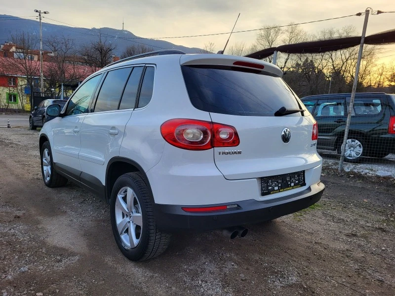 VW Tiguan 2.0 TDI / NAVY/ПАНОРАМА/КАМЕРА/4x4/, снимка 4 - Автомобили и джипове - 43591959