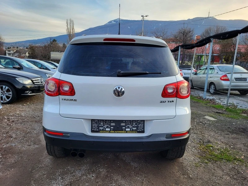 VW Tiguan 2.0 TDI / NAVY/ПАНОРАМА/КАМЕРА/4x4/, снимка 5 - Автомобили и джипове - 43591959